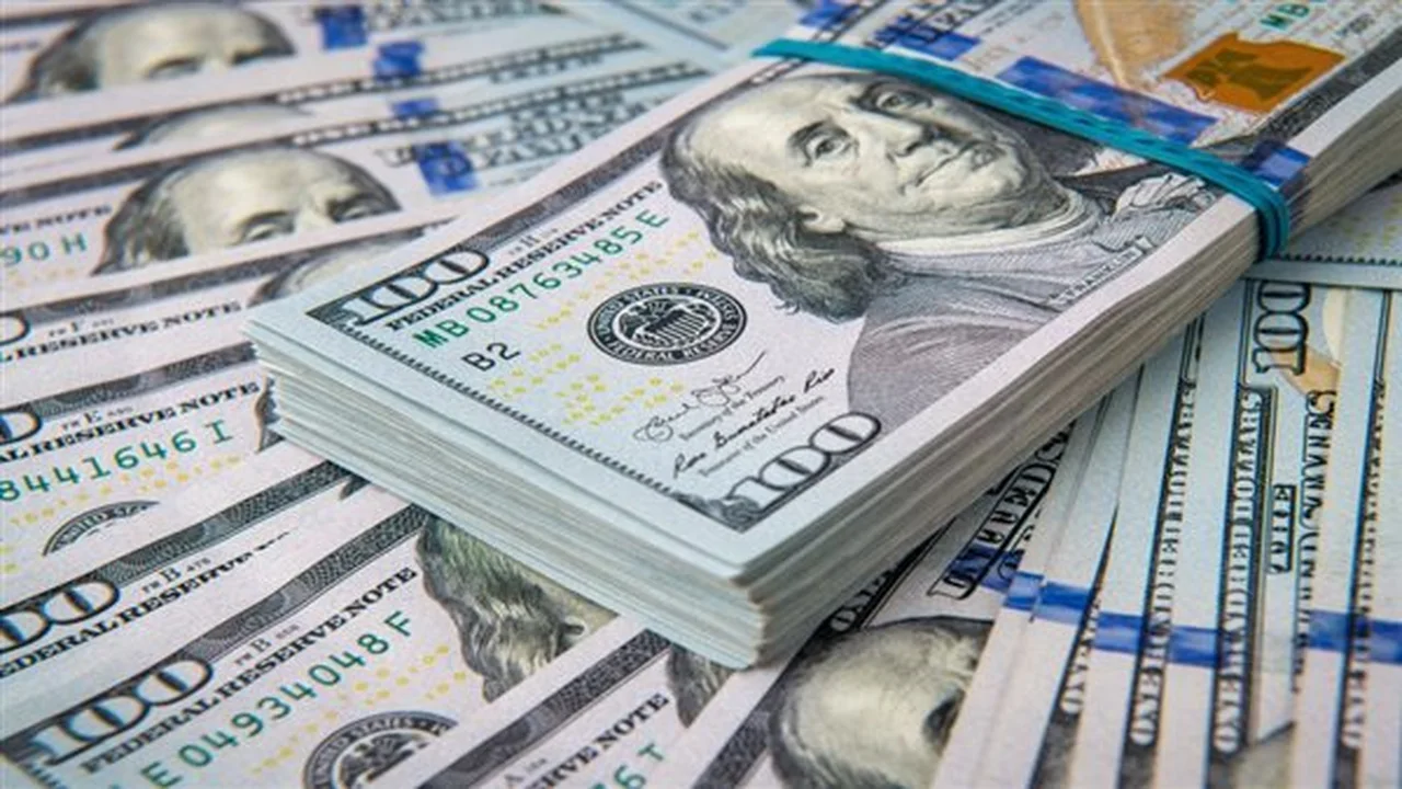 دولار يتماسك أمام الجنيه في تعاملات اليوم مع البنوك والسوق الموازية